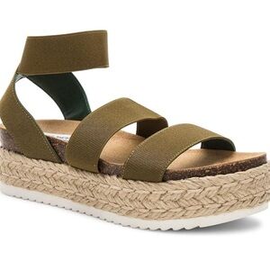 STEVE MADDEN Kimmie Platform Sandal in Olive